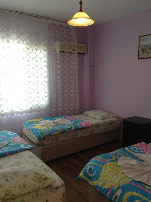 Nur Pension Selçuk Bilik gambar