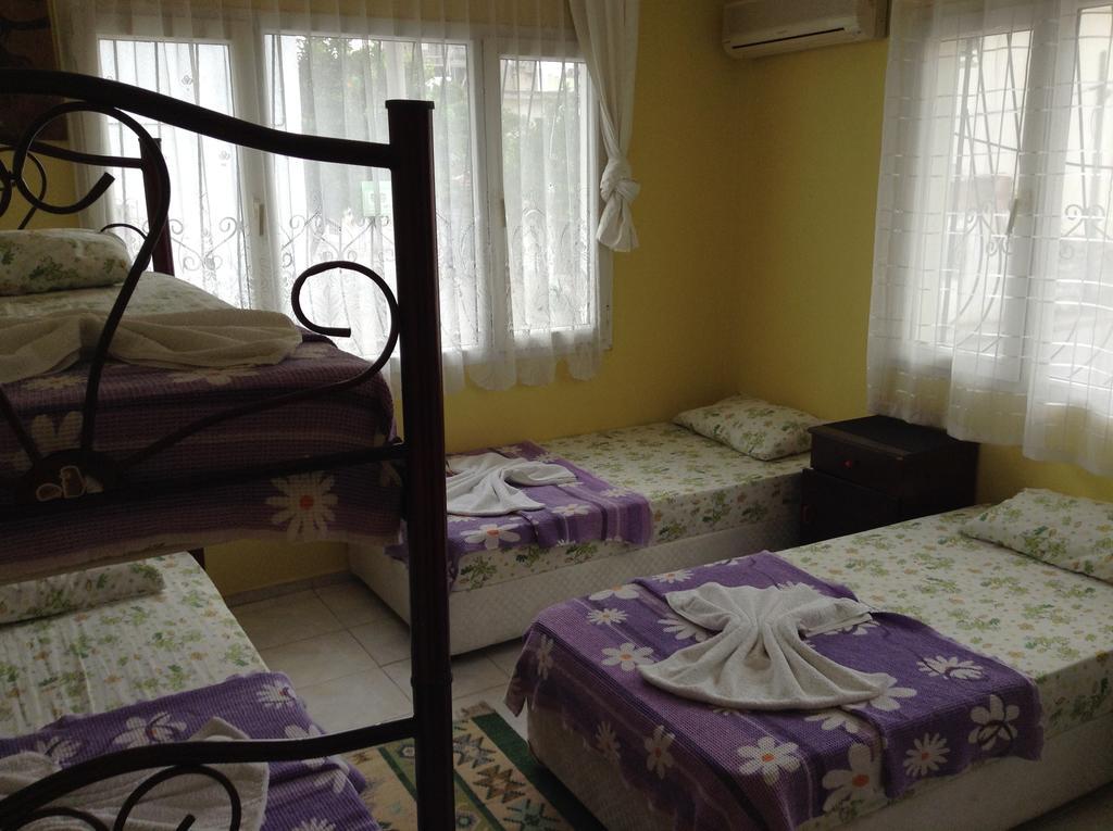 Nur Pension Selçuk Bilik gambar