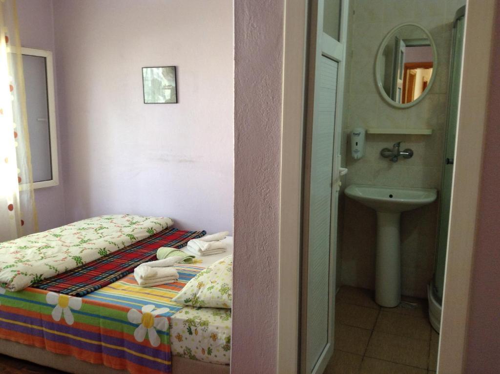 Nur Pension Selçuk Bilik gambar